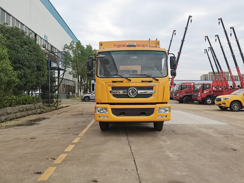 东风多利卡3000方排水车（休息室）