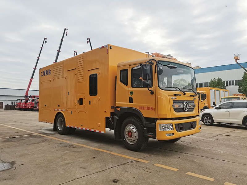 东风多利卡3000方排水车（休息室）