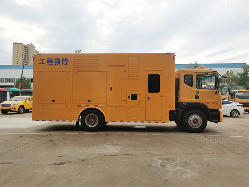 东风多利卡3000方排水车（休息室）